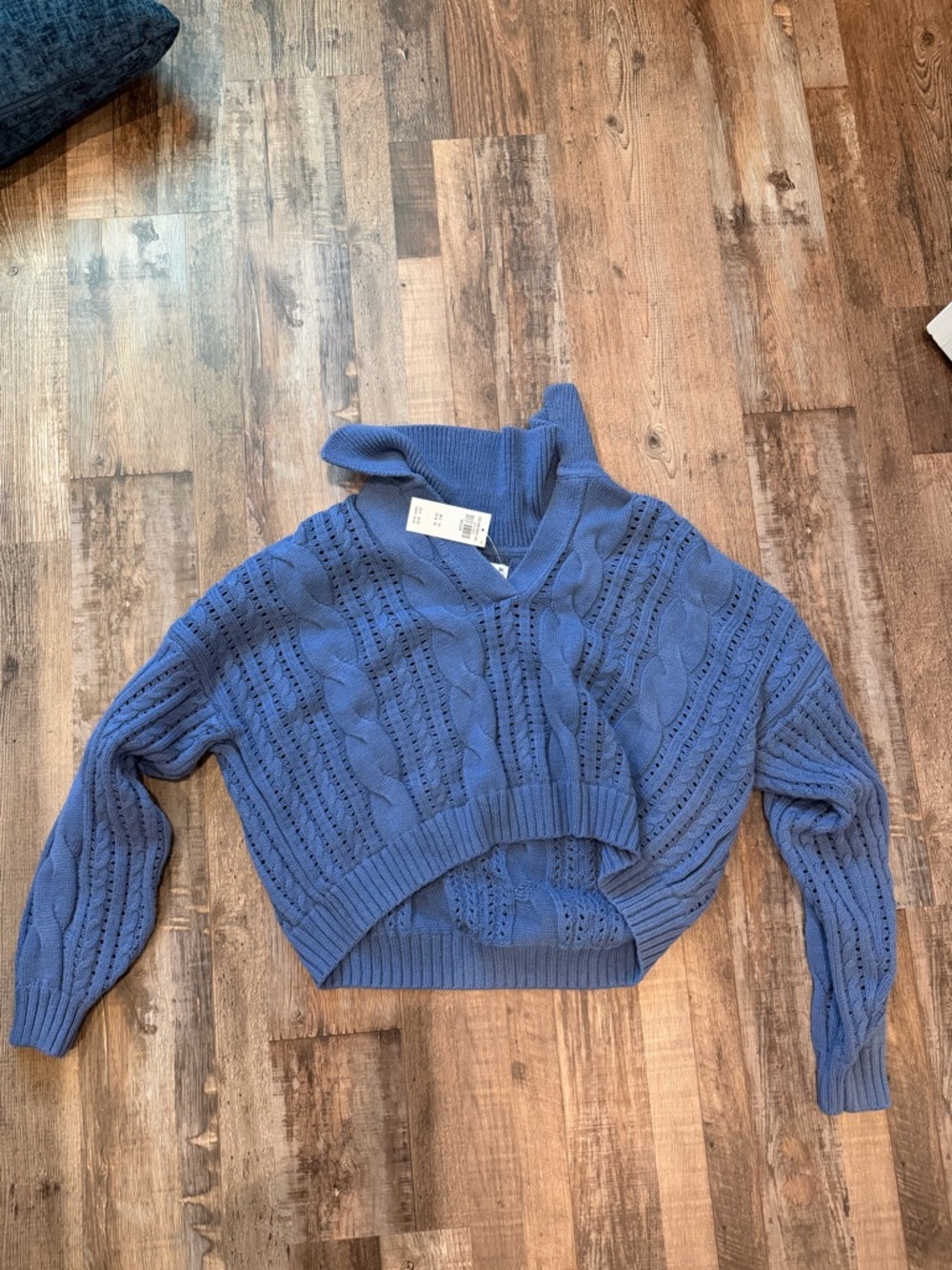 Hollister Cropped Cable Knit V-Neck Sweater in Blue